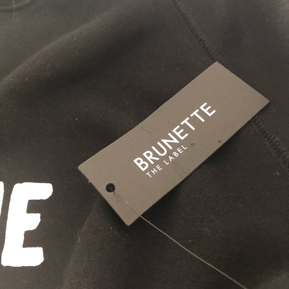 (Only 1) NWT Brunette’s,“Meet Me Apres” Sweatshirt - Picture 8 of 9